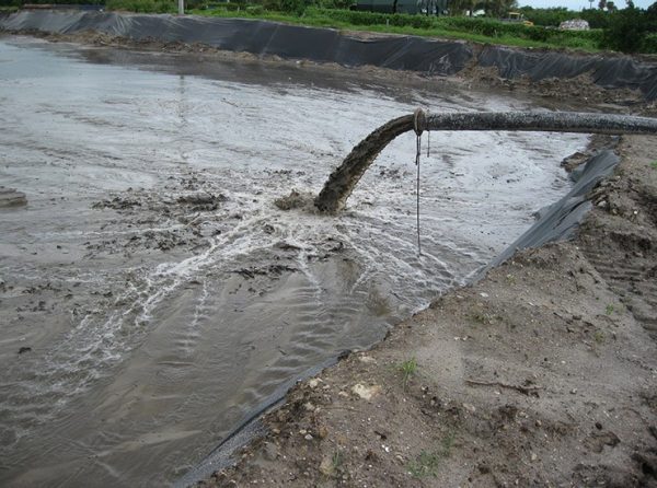 hydraulic dredge pipeline discharges sediment