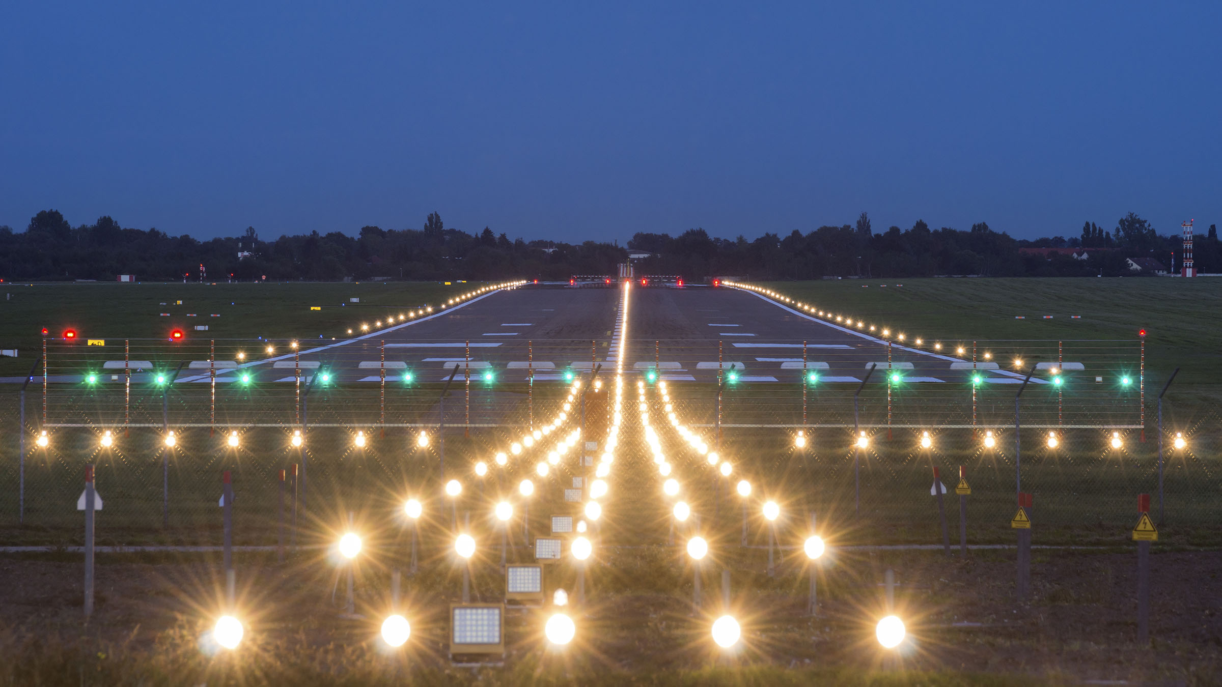 Airport runway lights: What are they all for?